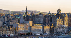 Panorama of the city centre of Edinburgh — Scotland